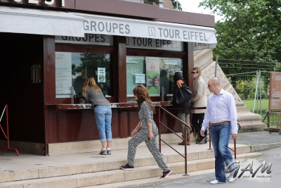 Cheryl_Cole_out_in_Paris_13_06_12_285529.jpg