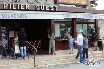 Cheryl_Cole_out_in_Paris_13_06_12_285629.jpg