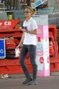 Sarah_Harding_at_a_petrol_station_11_06_12_28329.jpg