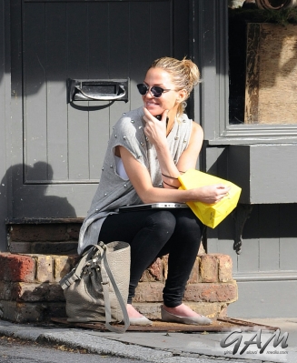 Sarah_Harding_out___about_in_London_15_06_12_28429.jpg
