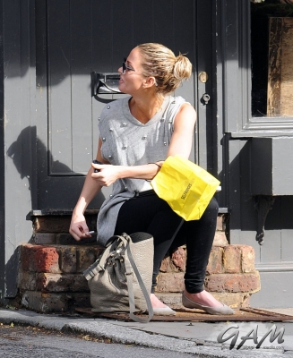 Sarah_Harding_out___about_in_London_15_06_12_28529.jpg