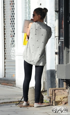 Sarah_Harding_out___about_in_London_15_06_12_28829.jpg