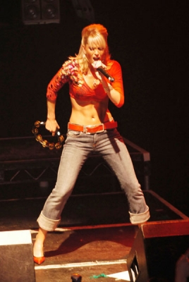 Girls_Aloud_performing_at_G_A_Y_Cheryls_21st_birthday_260604_74.jpg