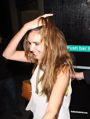 Nadine_Coyle_leaving_the_Rose_nightclub_15_06_12_283729.jpg