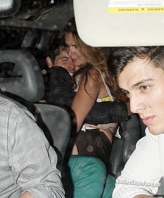 Nadine_Coyle_leaving_the_Rose_nightclub_15_06_12_285629.jpg