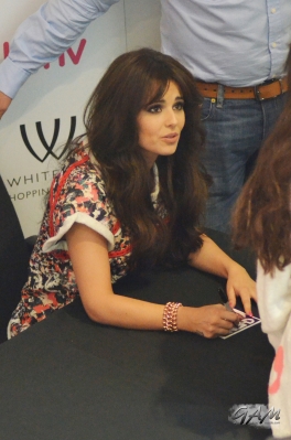 Cheryl_Cole_at_A_Million_Lights_signing_at_HMV_18_06_12_285529.jpg