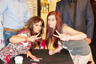Cheryl_Cole_at_A_Million_Lights_signing_at_HMV_18_06_12_289329.jpg