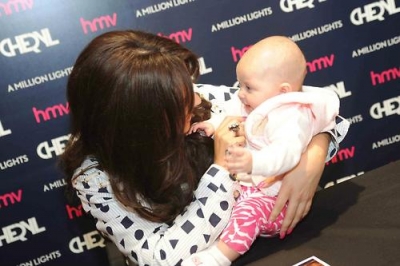 Cheryl_Cole_at_A_Million_Lights_signing_at_HMV_in_Newcastle_19_06_12_282629.jpg
