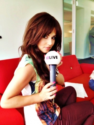 Sheril_Koul_na_intervyu_dlya_1Live_v_Berline_22_06_12.jpg