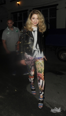 Nicola_Roberts_out_in_London_27_06_12_28129.jpg