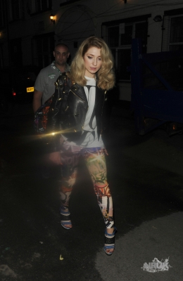 Nicola_Roberts_out_in_London_27_06_12_28729.jpg