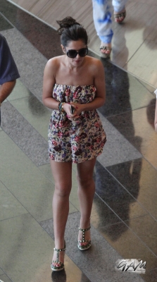 Cheryl2C_Kimberley_and_Nicola_have_lunch_in_Las_Vegas_30_06_12_281729.jpg