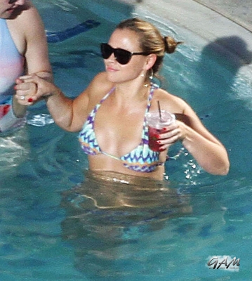 Nicola_and_Kimberley_poolside_in_Las_Vegas_28_06_12_28129.jpg