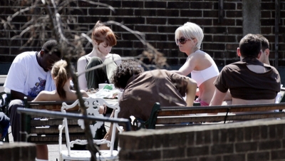 Girls_Aloud_taking_a_break_from_tour_rehearsals_01_05_07_28129.jpg