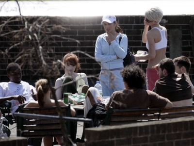 Girls_Aloud_taking_a_break_from_tour_rehearsals_01_05_07_28229.jpg