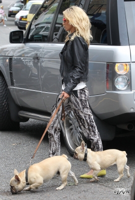 Sarah_Harding_out_in_London_09_07_12_282629.jpg