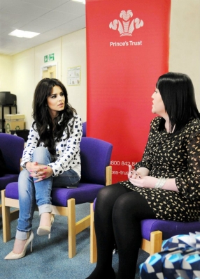 Cheryl_Cole_meets_young_people_at_The_Prince_s_Trust_xl_clubs_19_06_12_28129.jpg