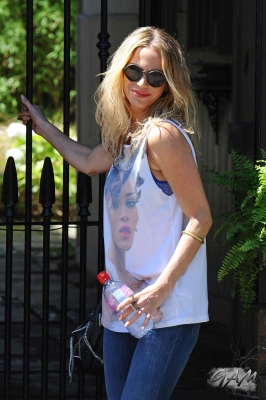 Sarah_Harding_out_in_London_11_07_12_281229.jpg