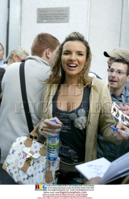 Girls_Aloud_Leaving_The_GMTV_Studios_250805_6.jpg