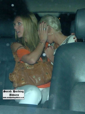 Sarah_Leaving_Paper_Night_Club_11_07_07_283629.jpg