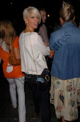 Sarah_Leaving_Paper_Night_Club_11_07_07_284729.jpg