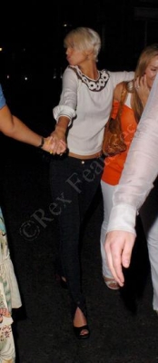 Sarah_Leaving_Paper_Night_Club_11_07_07_285529.jpg
