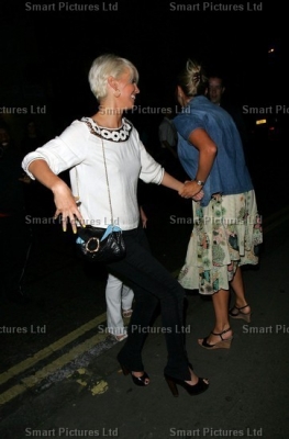 Sarah_Leaving_Paper_Night_Club_11_07_07_286429.jpg