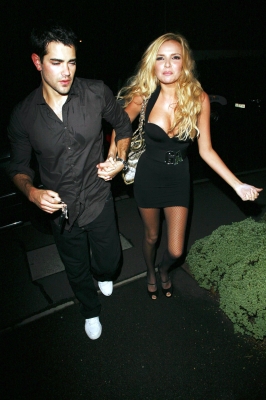 Nadine_and_Jesse_arriving_home_after_G_A_Y_01_12_07_28429.JPG