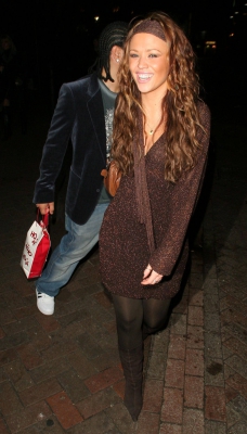 Cheryl_and_Ashley2C_Kim_and_Nicola_leaving_the_Penthouse_club_20_12_05_281229.jpg