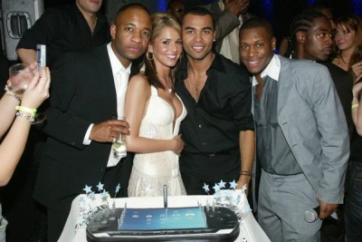 Cheryl_and_Ashley2C_Kim_and_Nicola_leaving_the_Penthouse_club_20_12_05_281429.jpg
