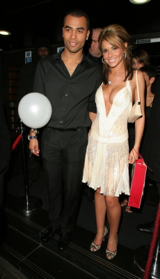 Cheryl_and_Ashley2C_Kim_and_Nicola_leaving_the_Penthouse_club_20_12_05_282629.jpg