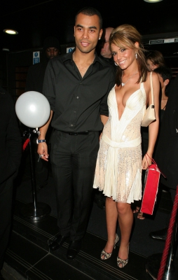 Cheryl_and_Ashley2C_Kim_and_Nicola_leaving_the_Penthouse_club_20_12_05_282729.jpg