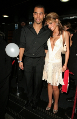 Cheryl_and_Ashley2C_Kim_and_Nicola_leaving_the_Penthouse_club_20_12_05_283129.jpg