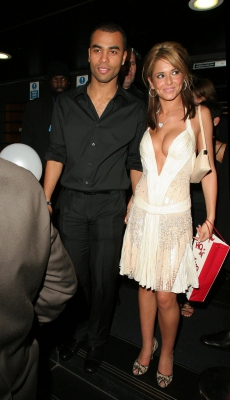 Cheryl_and_Ashley2C_Kim_and_Nicola_leaving_the_Penthouse_club_20_12_05_283329.jpg