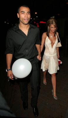Cheryl_and_Ashley2C_Kim_and_Nicola_leaving_the_Penthouse_club_20_12_05_283529.jpg
