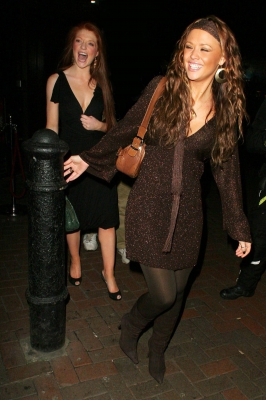 Cheryl_and_Ashley2C_Kim_and_Nicola_leaving_the_Penthouse_club_20_12_05_284129.jpg
