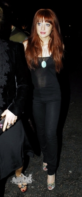 Sarah2C_Nicola___Lady_Victoria_Hervey_At_The_MET_Bar_10_03_07_281329.jpg