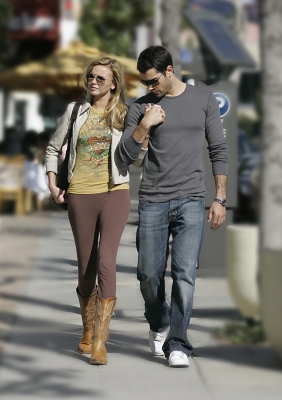 Nadine_Coyle_and_Jesse_shopping_in_Beverly_Hills2C_USA_05_03_07_28429.jpg