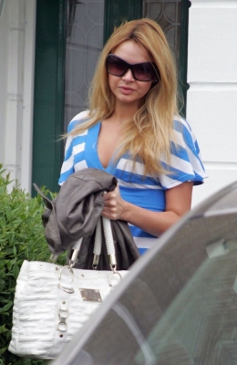 Nadine_leaving_home_05_05_07_28229.jpg
