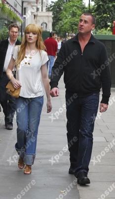 Nicola_Roberts_shopping_on_Sloane_Street_11_07_07_281229.jpg