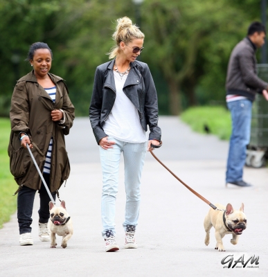Sarah_Harding_takes_her_dogs_for_a_walk_13_07_12_281229.jpg