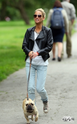 Sarah_Harding_takes_her_dogs_for_a_walk_13_07_12_282029.jpg