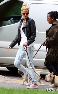 Sarah_Harding_takes_her_dogs_for_a_walk_13_07_12_28229.jpg