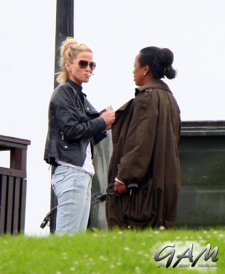 Sarah_Harding_takes_her_dogs_for_a_walk_13_07_12_28429.jpg