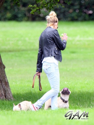 Sarah_Harding_takes_her_dogs_for_a_walk_13_07_12_28629.jpg