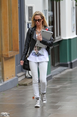 Sarah_Harding_out___about_in_London_16_07_12_281429.JPG