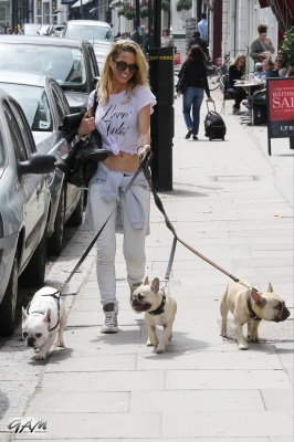 Sarah_Harding_out_and_about_in_London_with_her_dogs_17_07_12_287229.jpg