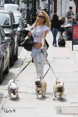 Sarah_Harding_out_and_about_in_London_with_her_dogs_17_07_12_28829.jpg