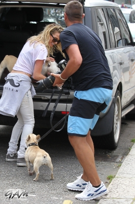 Sarah_Harding_out_and_about_in_London_with_her_dogs_17_07_12_288529.jpg