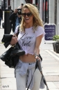Имя файла=Sarah_Harding_out_and_about_in_London_with_her_dogs_17_07_12_285529.jpg
Размер файла=1446КБ
Размеры=3264x4878
Дата=Июль 17, 2012 Sarah_Harding_out_and_about_in_London_with_her_dogs_17_07_12_285529.jpg